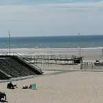 Large With Sea View شقة *